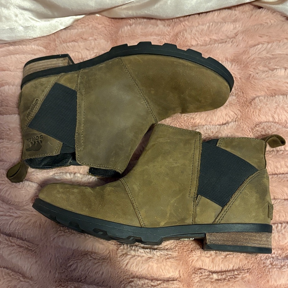 Sorel Tan Ankle Boots with Black Accents